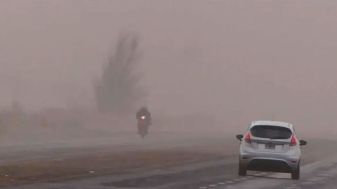 Alerta del SMN: Temporal con lluvias de 100 mm y vientos de 130 km/h afectará a más de 10 provincias argentinas