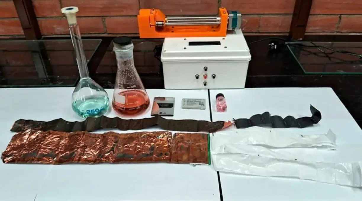 Un equipo del CONICET busca recuperar litio de baterías usadas para reincorporarlos a la industria