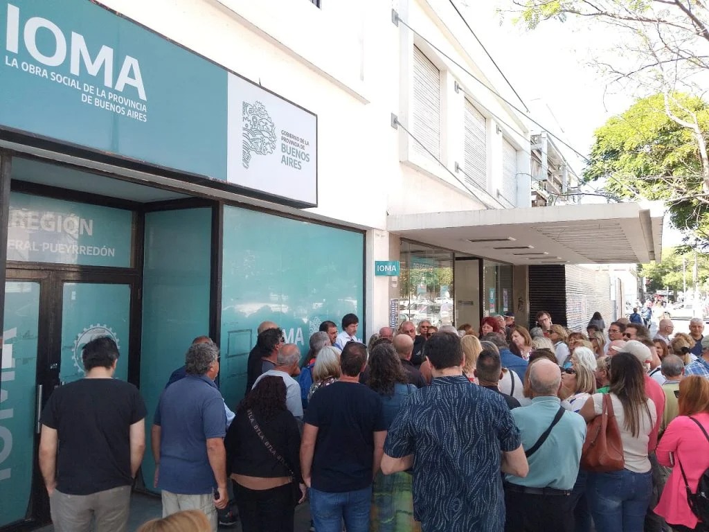 El eterno dolor de cabeza de IOMA: falta de cobertura, médicos que se van y deudas en la obra social bonaerense
